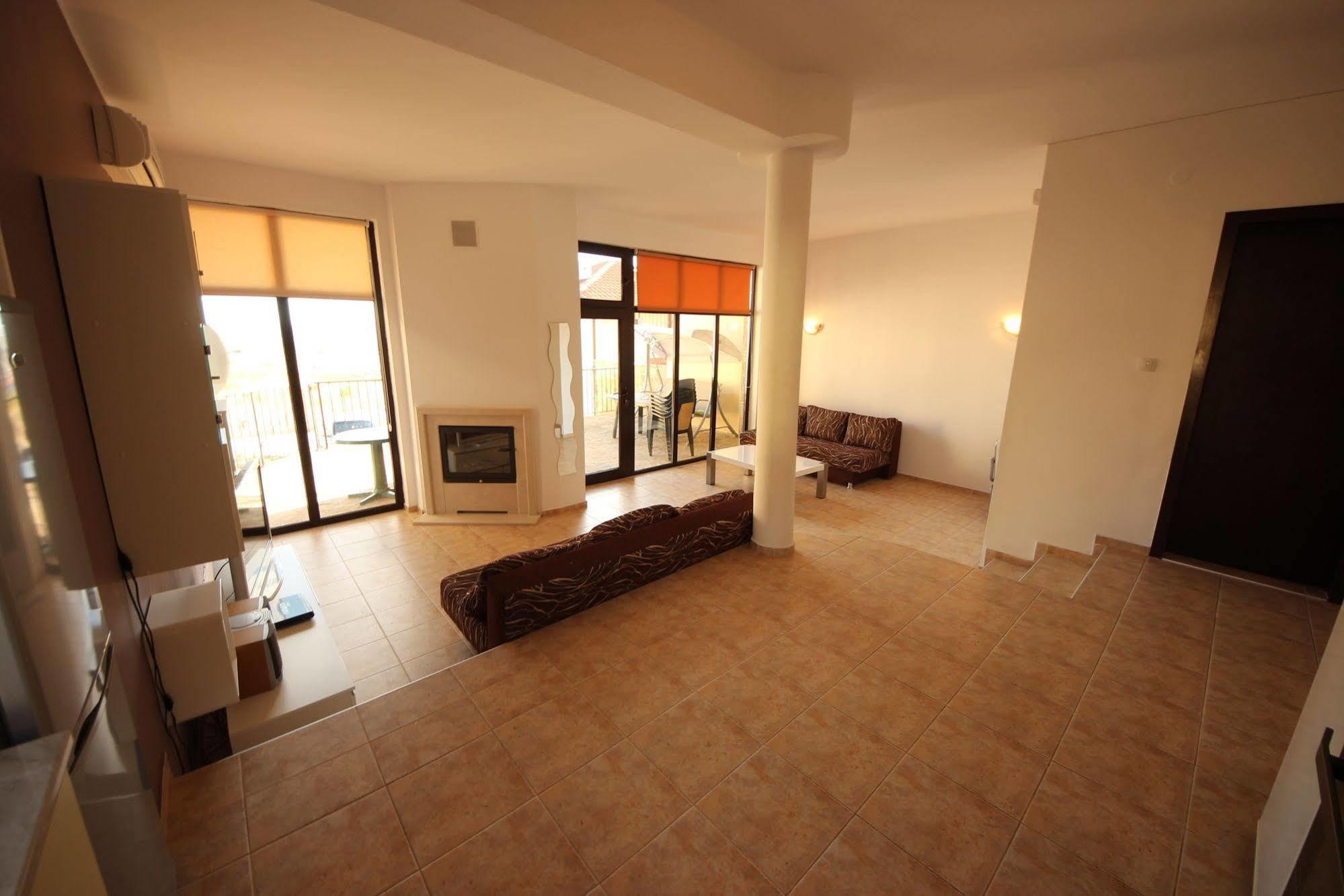 Menada Sunny Hill Villa Kosharitsa エクステリア 写真