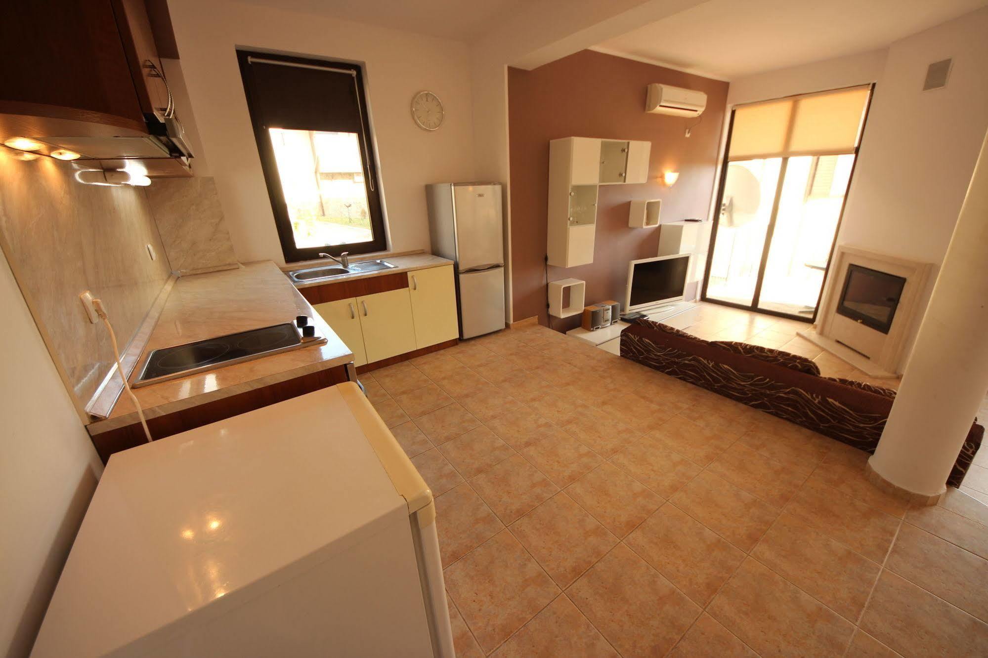 Menada Sunny Hill Villa Kosharitsa エクステリア 写真