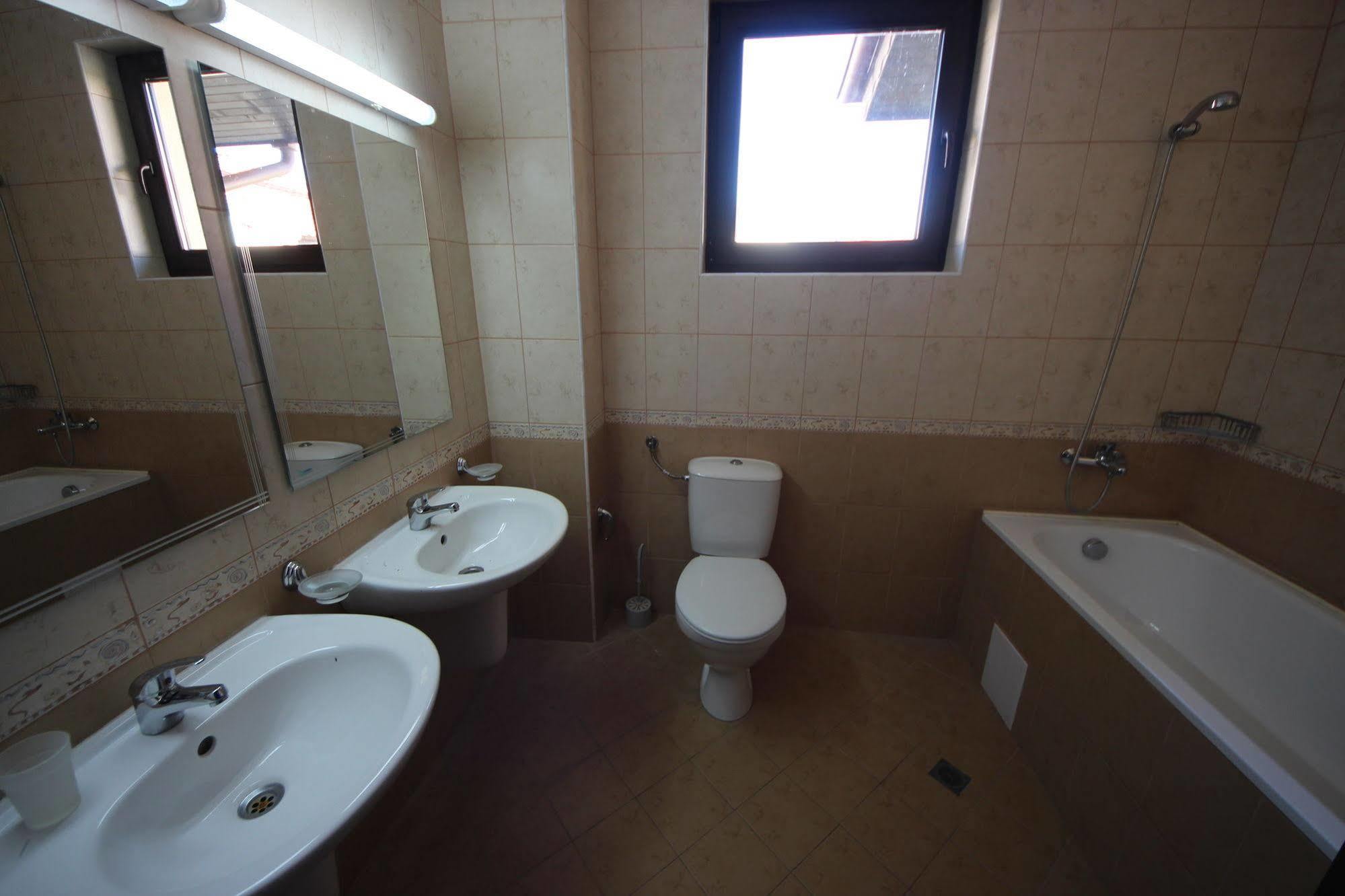 Menada Sunny Hill Villa Kosharitsa エクステリア 写真